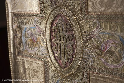 04 02 2013 - Marseille(FRA,13), Notre Dame de la Garde, Vêtements liturgiques
