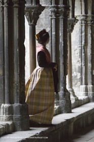 04 03 2007 - Arles - Queen of Arles and her assistants - winter costume trials
