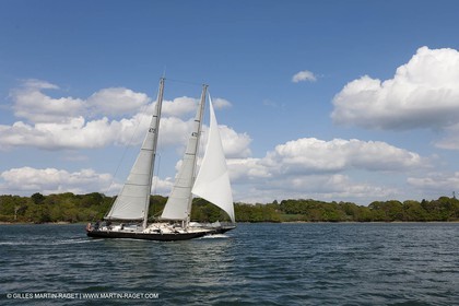 19 05 2010- Benodet- (FRA,56)  -  Pen Duick III dans l'Odet