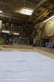 5 11 2011 - Marseille (FRA,13) - Alcyon - construction - Marc and edith Frilet meet Daniel Scotto in his workshop