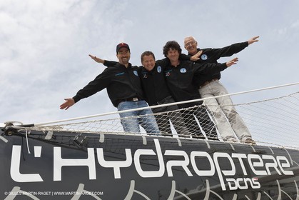 18 04 2012 - La Ciotat (FRA,13) - L'Hydroptère en préparation - Présentation du  nouvel équipage - Luc Alphand, Alain Thébault, Jean Le Cam, Yves Parlier
