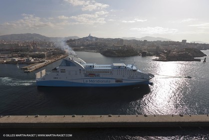 14 01 2012 - Marseille (FRA,13) - Compagnie La Méridionale - le Piana devant Marseille et les Calanques