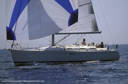 Crusing monohull sailing