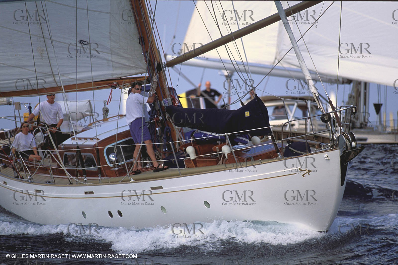 Crusing monohull sailing