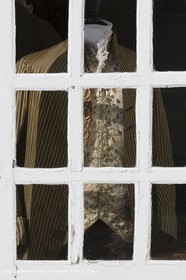 31 10 2013 - Ansouis (FRA,84) - Chateau d'Ansouis - Costumes de l'exposition Habits d'hommes