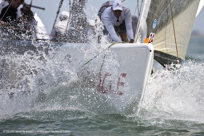 02 08 2010 - Cowes (UK, IOW) 1851 Cup -  BMW ORACLE Racing - Training Day.