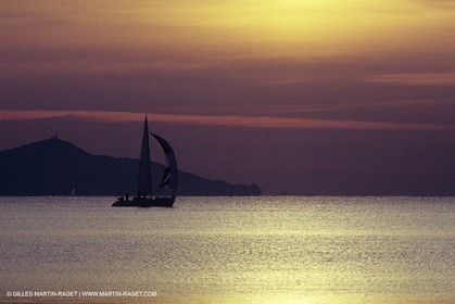 Crusing monohull sailing
