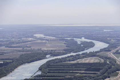 Le Rhône à Arles