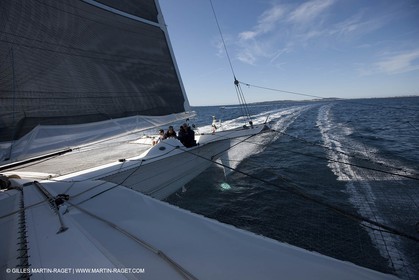 Samedi 5 septembre 2009 - Hyères (FRA, 83) - L'Hydroptère bat le record du monde de vitesse avec un run à 51,36 knts (sous réserve de ratification par le WSSRC)