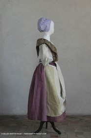 May 2004 - La Tour d'Aigues (FRA, 84) - Old costumes for women of the South exhibition