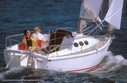 Crusing monohull sailing