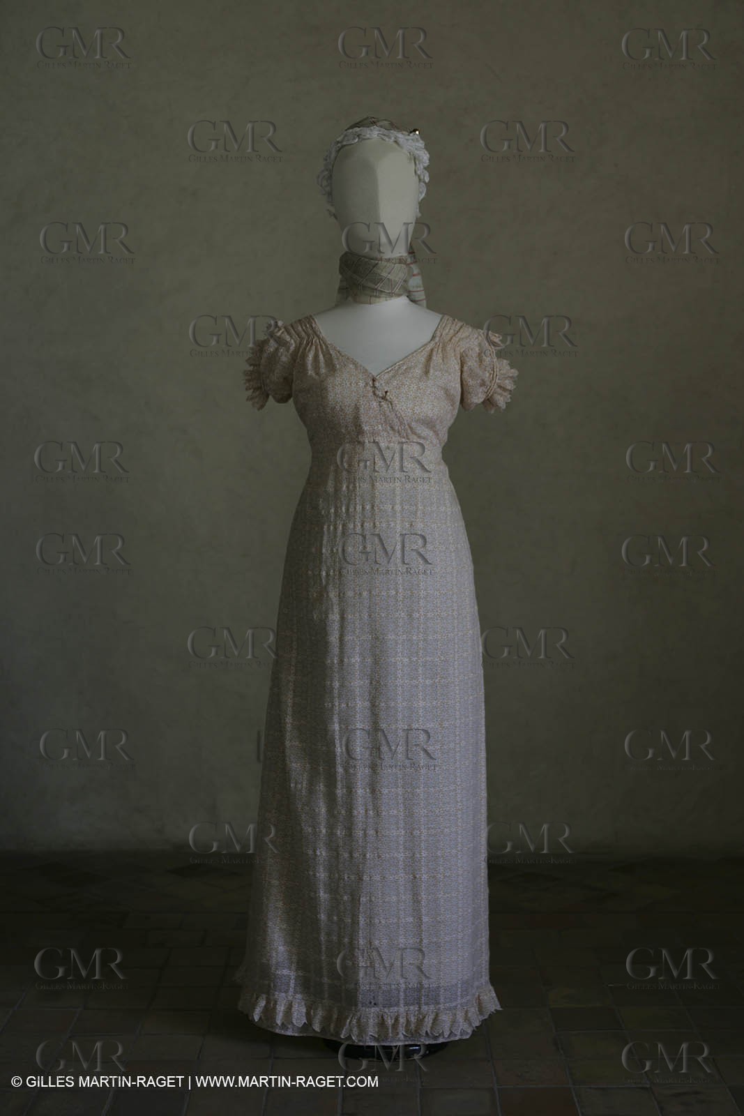 May 2004 - La Tour d'Aigues (FRA, 84) - Old costumes for women of the South exhibition