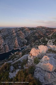 Décember 2009 - Marseille (FRA) - Les Calanques - Morgiou as seen from Sugiton Belvedere
