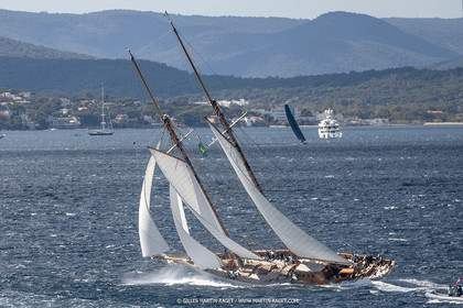28 09 2022? Saint-Tropez,(FRA,83), Les Voiles de Saint-Tropez 2022 Régate N° 2 poup les modernes, navigation libre pour les grandes goélettes