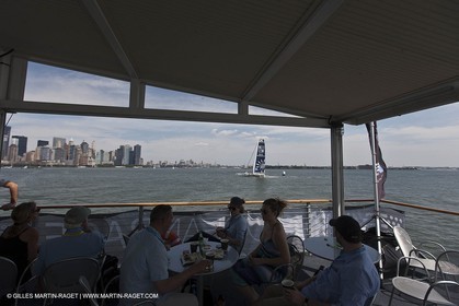 05 07 2012 - New York (USA) - Ocean Krys Race - Speed runs in fornt of NY city