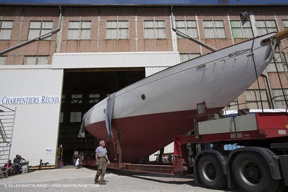 09 04 2013 - La Ciotat (FRA,13) - Chantier Les Charpentiers Réunis Méditerrannée - Mise à l'eau du ketch marconi de 23 m Adria après 9 mois de restauration