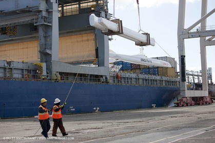01 03 2011 - San Frnacisco (USA,CA) - Harbour operations - ship details - ship unloading - containers