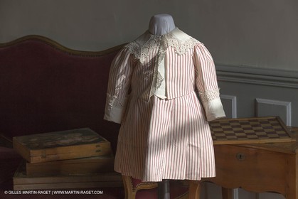 31 10 2013 - Ansouis (FRA,84) - Chateau d'Ansouis - Costumes de l'exposition Habits d'hommes
