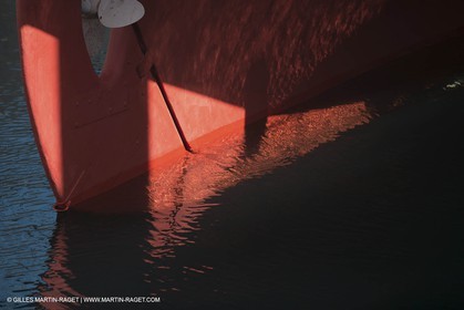 09 04 2013 - La Ciotat (FRA,13) - Chantier Les Charpentiers Réunis Méditerrannée - Mise à l'eau du ketch marconi de 23 m Adria après 9 mois de restauration