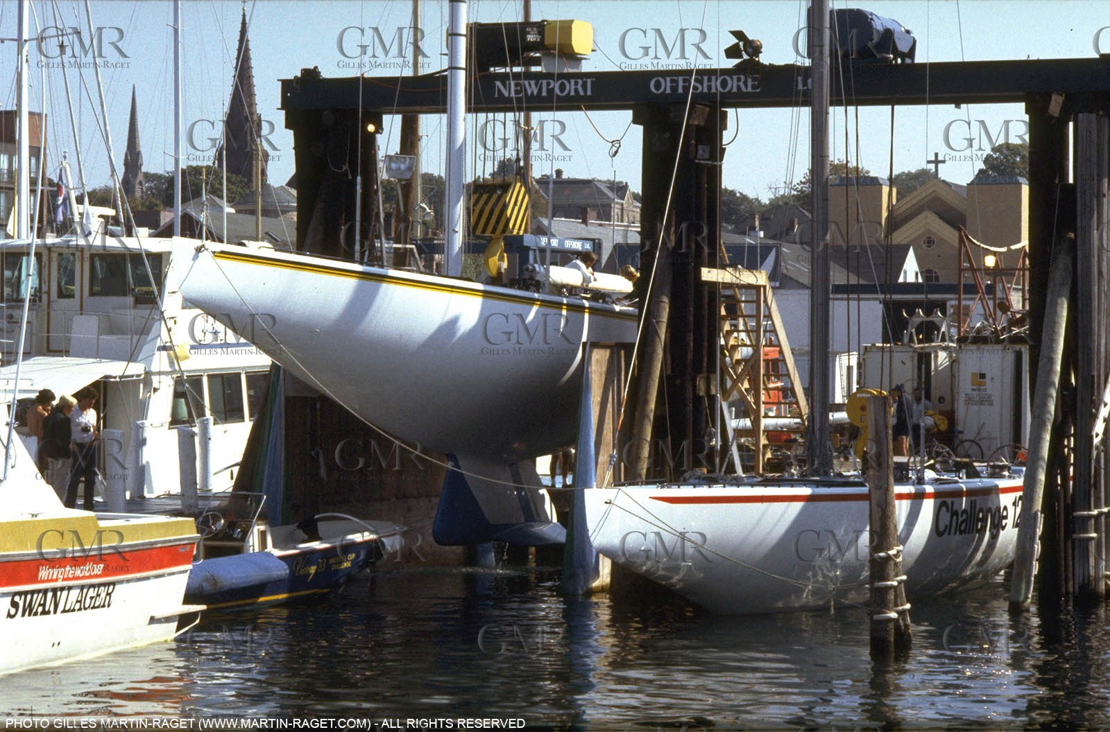 Newport 1983, Challenge 12 , Australia II under the same lift