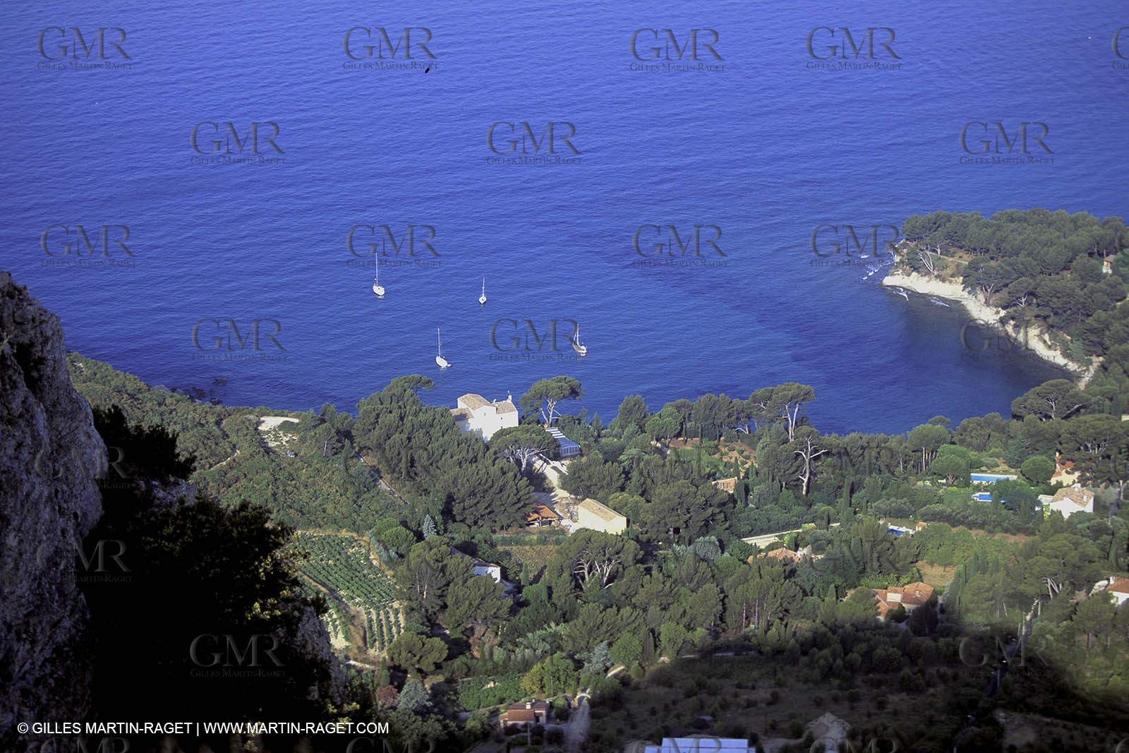 Cruising monohull mooring