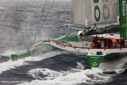 14 05 09 - Marseille - Record de la Méditerranée - Groupama 3 - Franck Cammas - G class - Départ de Marseille pour Carthage