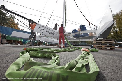08 10 10 - St Sulpice (SUI) - Hydroptere.ch touches water
