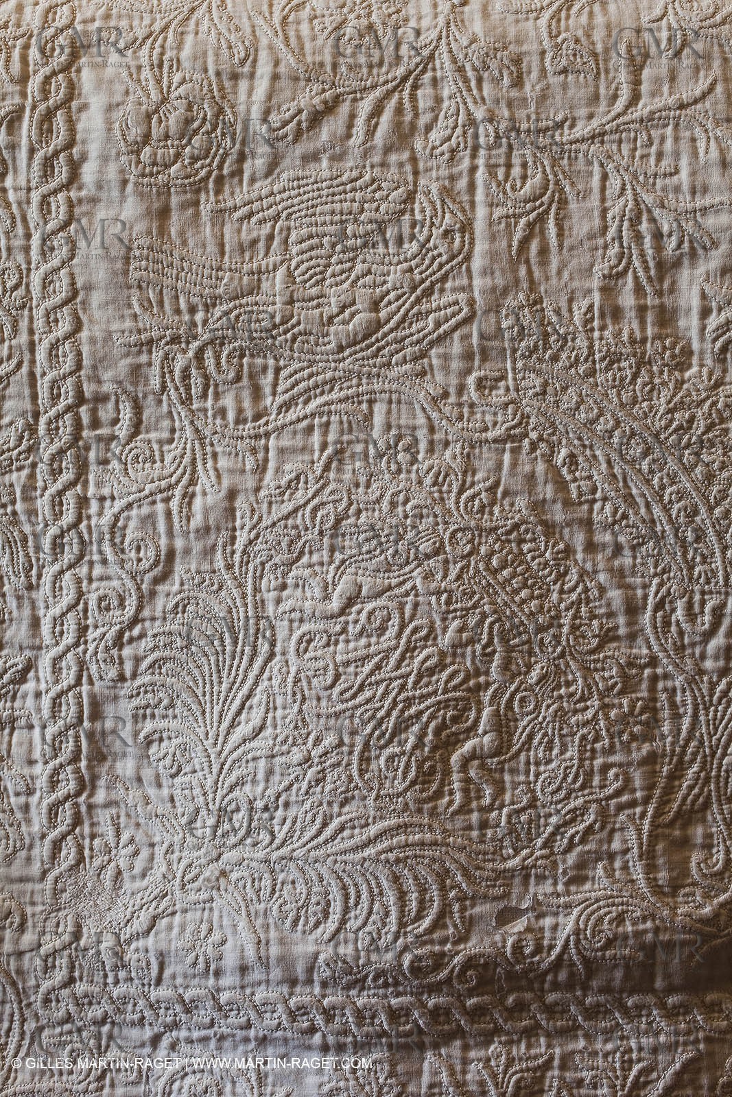 December 2009 - Boutis