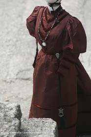 Mai 2004 - La Tour d'Aigues (FRA, 84) Costumes anciens pour l'exposition Femmes du Midi