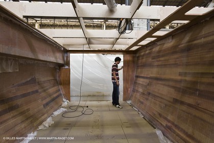 22 01 2008 - La Ciotat (FRA, 13) - Construction du catamaran de croisière Nahema au chantier H2X - Stratification des cloisons des modules