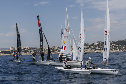 15 04 2024, Marseille (FRA), présentation des sélectionnés olympiques français en voile pour les Jeux Olympiques de Paris 2024.  Alex Mazella (Kite hommes - Formula Kite); Laurianne Nolot (Kite femmes - Formula Kite); Nicolas Goyard (Planche à voile hommes - iQFoil); Hélène Noesmoen (Planche à voile femmes- iQFoil); Camille Lecointre-Jeremie Mion (dériveur double mixte - 470); Louise Cervera (Dériveur femmes - ILCA 6); Jean-Baptiste Bernaz (Dériveur hommes - ILCA 7); Tim Mourniac - Lou Berthomieu (Multicoque mixte - Nacra 17); Clément Péquin - Erwan Fischer (Skiff hommes - 49er); Sarah Steyaert-Charline Picon (Skiff femmes - 49er FX).