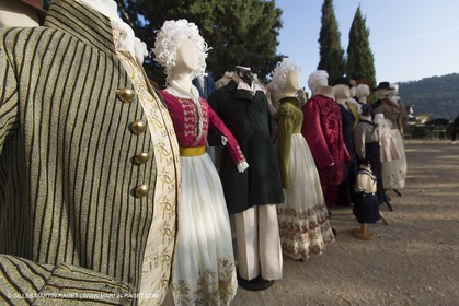 31 10 2013 - Ansouis (FRA,84) - Chateau d'Ansouis - Costumes de l'exposition Habits d'hommes