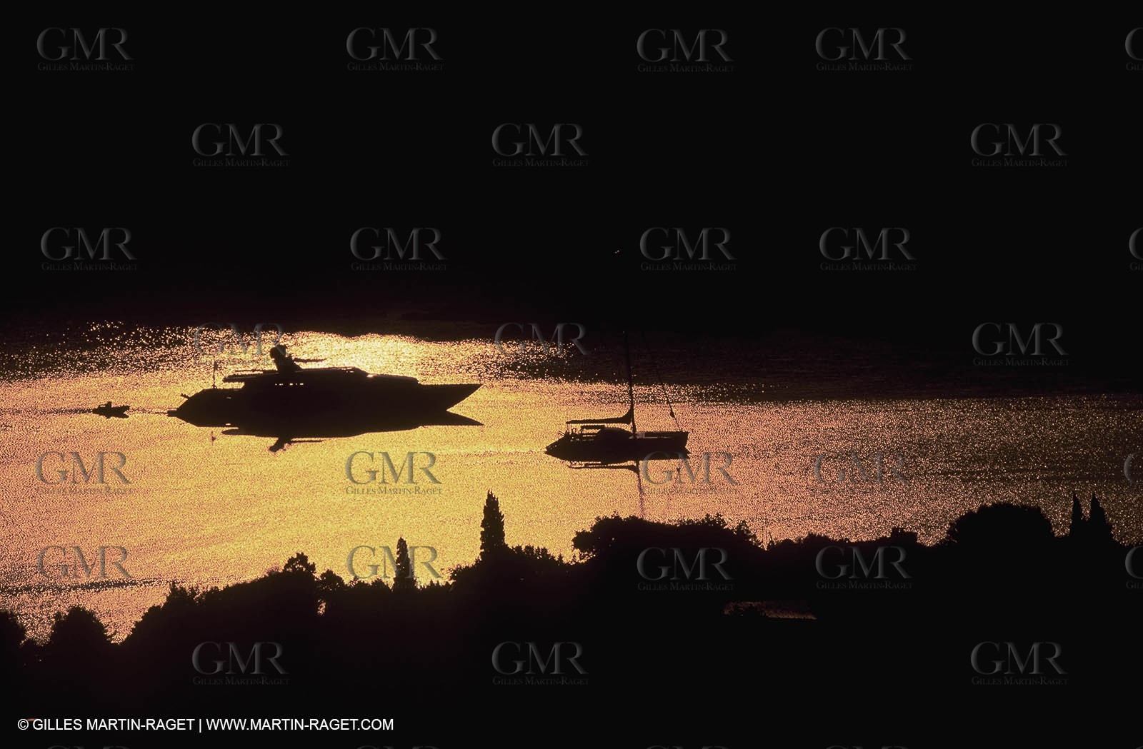 Cruising monohull mooring