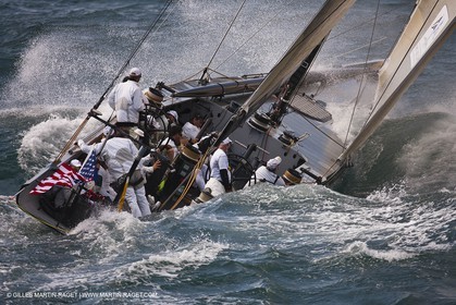 05 08 2010 - Cowes (UK, IOW) - The 1851 Cup -  BMW ORACLE Racing - Round The Island Race - From Ste Catherine to the Needles
