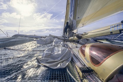 Novembre 1990, Pointe a Pitre (Guadeloupe) Arrivee victorieuse de Florence Arthaud (Groupe Pierre 1er) dans la Route du Rhum