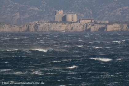 14 03 13 - Marseille (FRA) - Tempête de Mistral