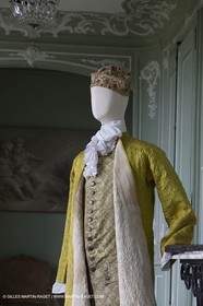 31 10 2013 - Ansouis (FRA,84) - Ansouis castle - Costumes of the exhibit Men costumes