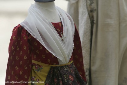 May 2004 - La Tour d'Aigues (FRA, 84) - Old costumes for women of the South exhibition