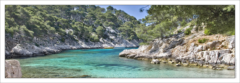 Produit : Tirage photo réalisé par nos soins sur imprimante jet d'encre professionnelle Epson à partir de 8 encres ultrachrome inaltérables (label Digigraphie).Formats au choix :. 20 x 60 cm. 33 x 95 cm- 52 x 150 cmChoix des papiers :. Papier standard brillant 250 gr., filet noir, marge blanche, tirage non signé. Papier haut de gamme satiné 290 gr. filet noir, marge blanche, tirage vérifié et signé par l'auteur.. Autres supports (canvas, acrylique, dibond) sur demandeConditionnement : tube cylindrique renforcé.Options pour l'expédition : . colissimo + dépôt boîte aux lettres (France uniquement). Colissimo avec signature à réception. Transporteur express (2 jours ouvrés) avec signature à réceptionCliquez sur caddie pour sélectionner votre formule et démarrer la procédure de commande en ligne