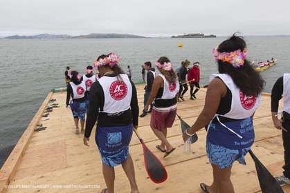 10 08 2013 - San Francisco (USA,CA) - 34th America's Cup - AC Open - Outrigger Canoe Races et Hula Danceperformance at Marina Green Village