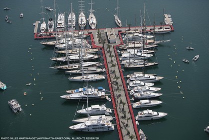 2' 06 2007-Valencia (Spain)- 32nd America's Cup - Final Match - Day 2