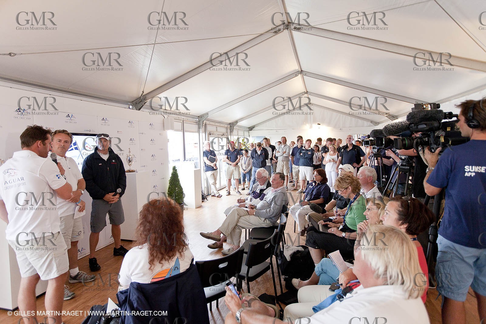 02 08 2010 - Cowes (UK, IOW) - The 1851 Cup -  BMW ORACLE Racing - Training Day.