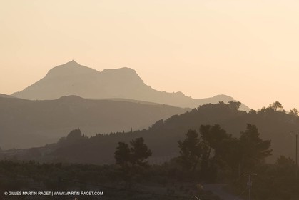 22 02 2008 - Mouriès (FRA, 13) - Alpilles hills landscapes