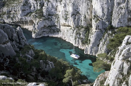 Multicoque au mouillage