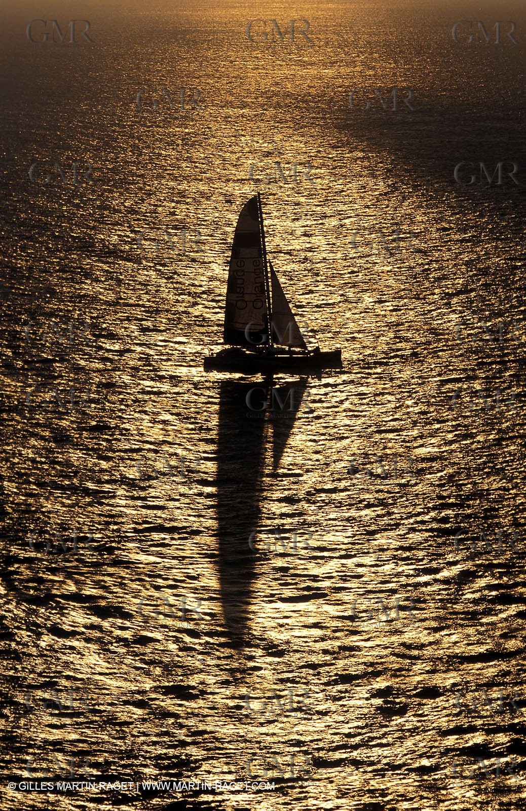 Orange II-2004 Jules Verne Trophy-Ushant-First line crossing