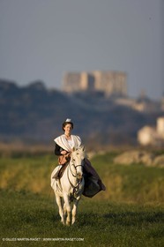 23 02 2007 - Arles, Nathalie Chay, Queen of Arles - Amazone horse riding