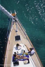 Voile, croisière, personnages