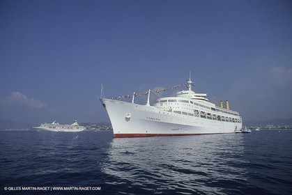 Motor Yachts, Super Motor Yachts