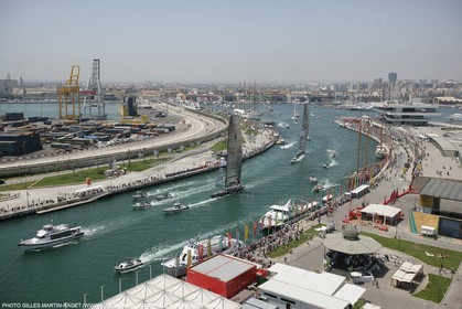 2' 06 2007-Valencia (Spain)- 32nd America's Cup - Final Match - Day 2