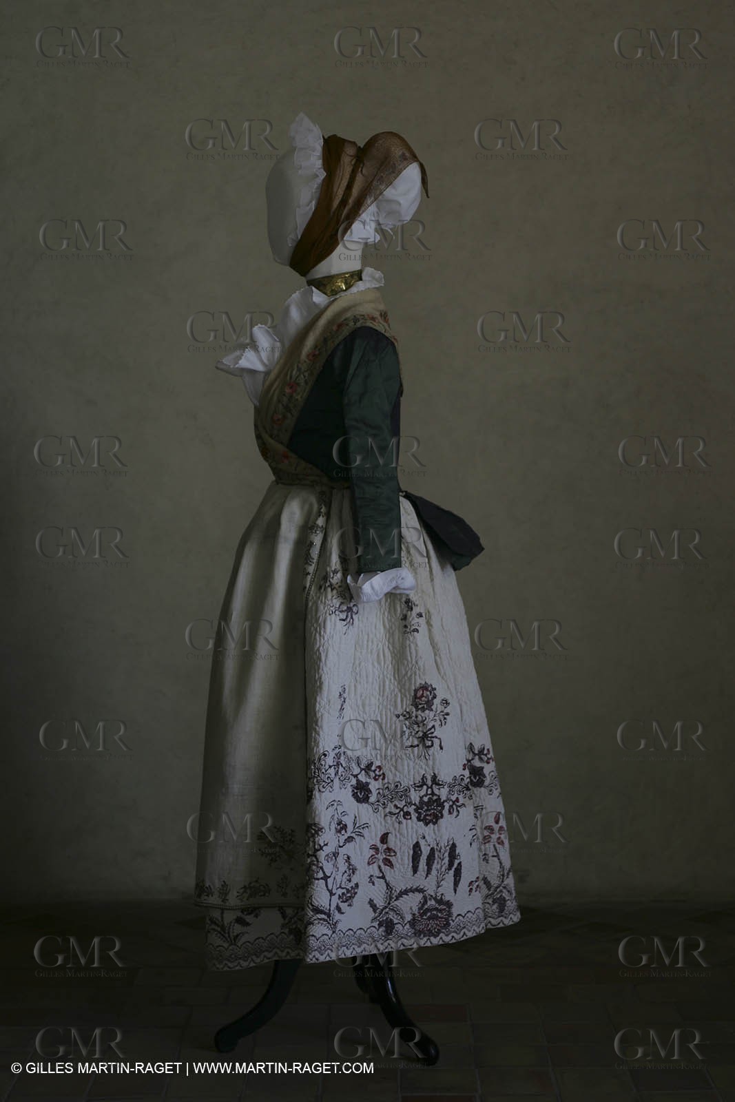 May 2004 - La Tour d'Aigues (FRA, 84) - Old costumes for women of the South exhibition